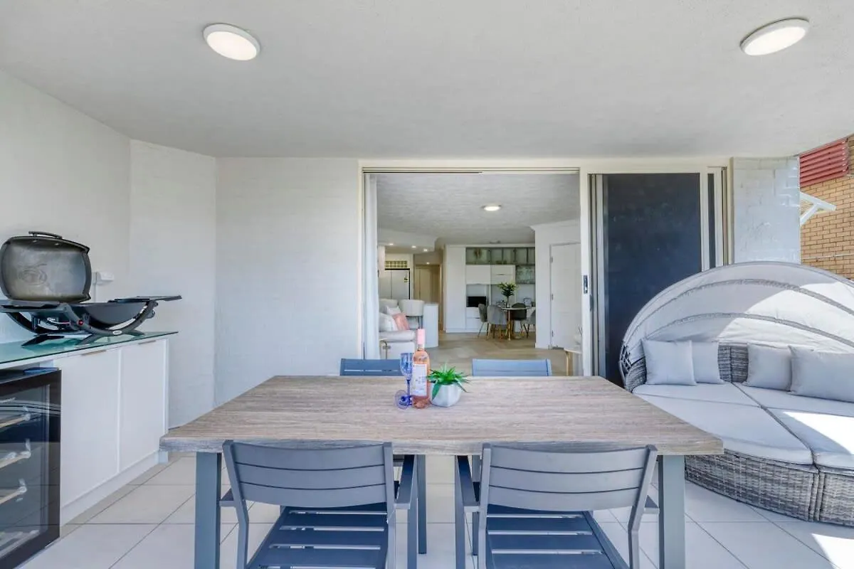 Salt & Sky - Kawana Rooftop Beach Break Buddina