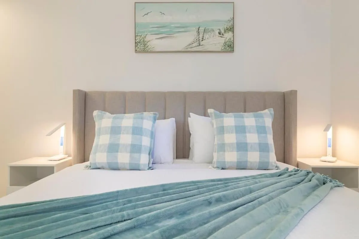 Salt & Sky - Kawana Rooftop Beach Break بودينا شقة
